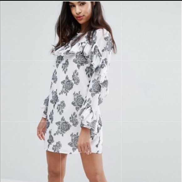 Missguided Dresses & Skirts - 💥🌸B1G1 50% OFF EUC Missguided Ruffled White Dress w/GrayFlowers &WhiteBelt